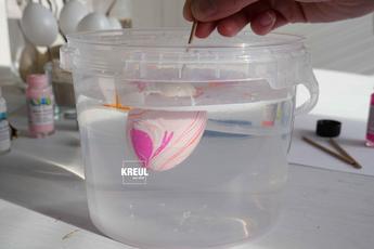 Farbe Marmorieren Eier Ostern Tricks Tipps Tutorial Anleitung Fragen KREUL KREUL Magic Marble Marmorier Farbe FAQ