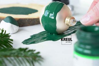KREUL DIY Farbe Grün Weihnachten Kugel anmalen KREUL Acryl Mattfarbe Grün Weihnachten Deko