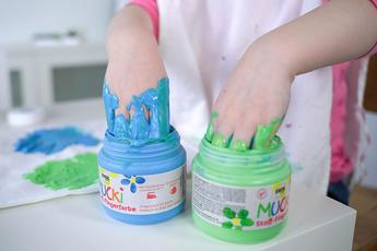 Textilfarbe für Kinder ungiftig made in Germany MUCKI Set MUCKI Stoff Fingerfarbe 6er Set für Kinder ab 2 Jahren