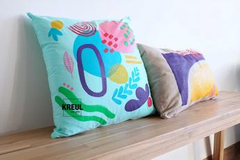 Selbst designte Kissenhüllen mit KREUL Javana Stoffmalfarben Set Color Living