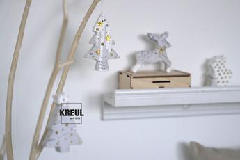 Kinderbasteln Advent Altpapier Pappmache Papierreste Anhänger Geschenk Baum schlicht einfach für Kinder ab 4 Jahren Kita Schule Weihnachten Basteln Gebastelter Adventsschmuck mit Pappmache für Kinder