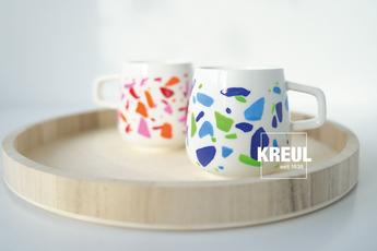KREUL Glass Porcelain Color Living Set Sommerfarben Keramik Tassen Gläser Tassen abstrakt bemalen mit KREUL Glass & Porcelain Farben
